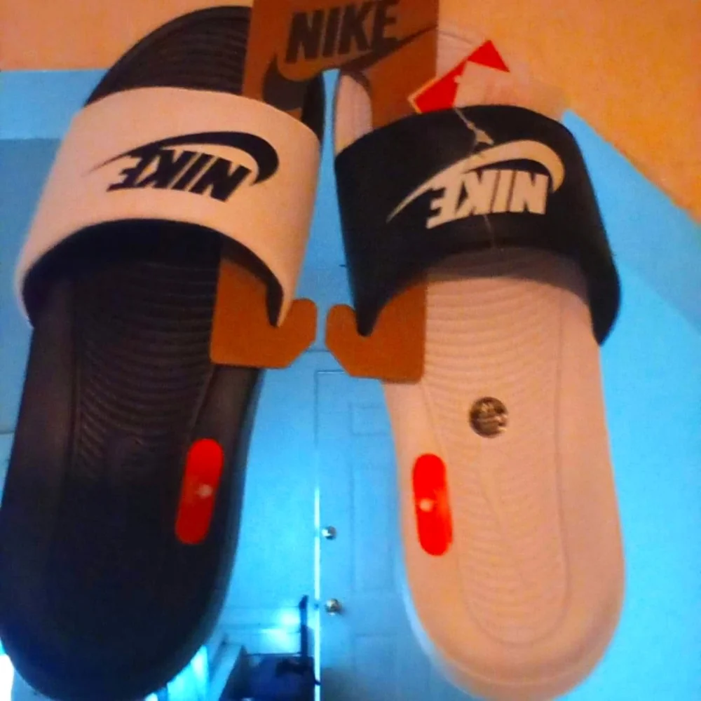 Nike Flops - Picture 1 of 1